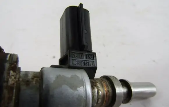 Nissan Juke I F15 Fuel injector 8200769153