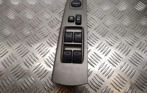 Toyota Prius (XW20) Electric window control switch 8482047012