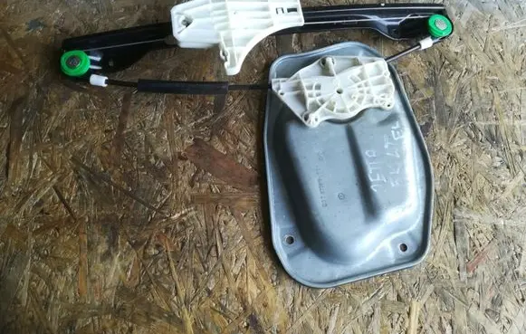 Volkswagen Jetta V Rear window lifting mechanism without motor 1K5839461