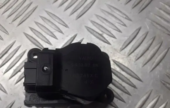Citroen C2 Air flap motor/actuator F663746XC