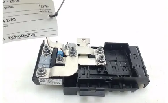 Mercedes-Benz A W176 Fuse module A2465402050