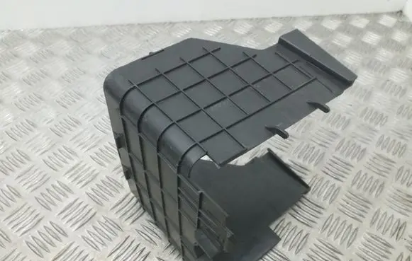 Volkswagen PASSAT B7 Battery box tray cover/lid 3C0915335