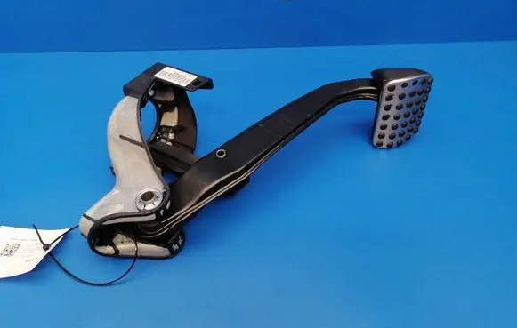 Mercedes-Benz C W204 Brake pedal A2042902301 204290074 112790969300019
