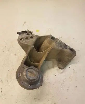 Audi A4 S4 B7 8E 8H Engine mount vacuum valve 8E0199352F