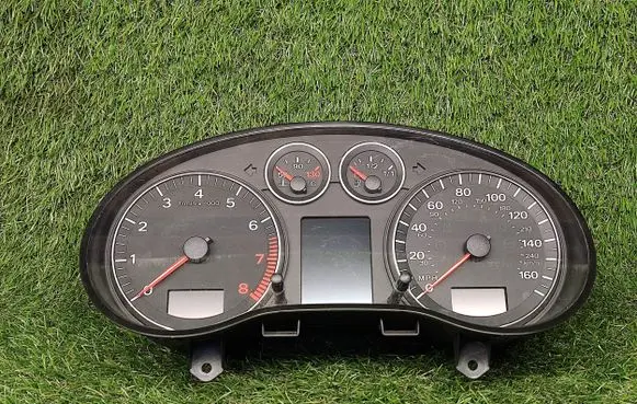 Audi A3 S3 8P Speedometer (instrument cluster) 8P0920981D