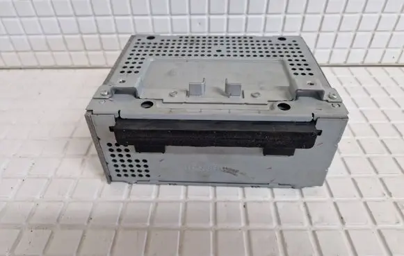 Ford Fiesta Radio/CD/DVD/GPS head unit 10R048415 E1BT18C815GK 04050710