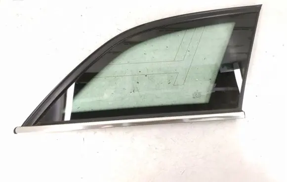 Mercedes-Benz C W204 Rear side window 2046701212 E000255