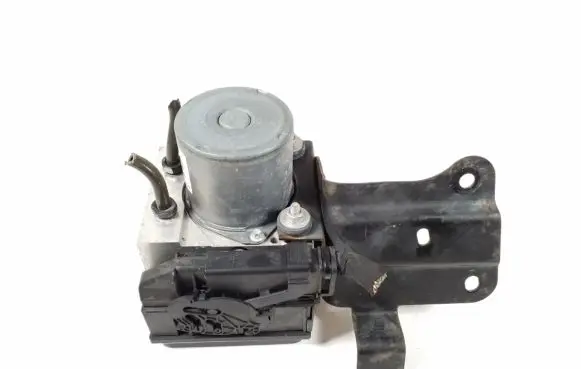 Hyundai Santa Fe ABS Pump 589102B850