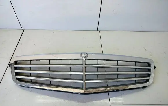 Mercedes-Benz C AMG W204 Front grill A2048801483