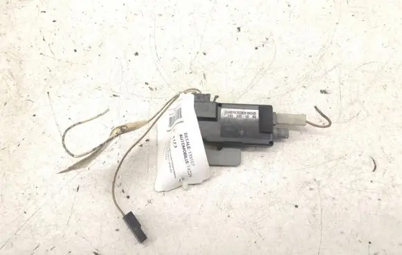Mercedes-Benz ML W163 Aerial antenna amplifier A1638200089 1638200089