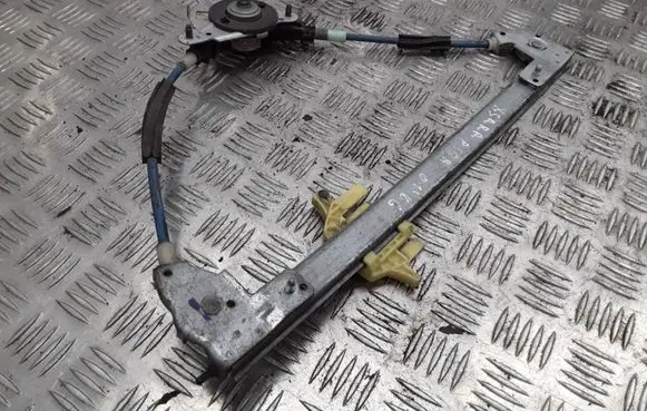 Rear door manual window regulator