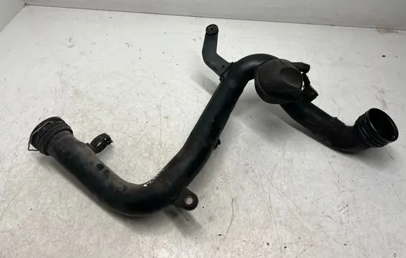 Volkswagen PASSAT B6 Intercooler hose/pipe 1K0145762