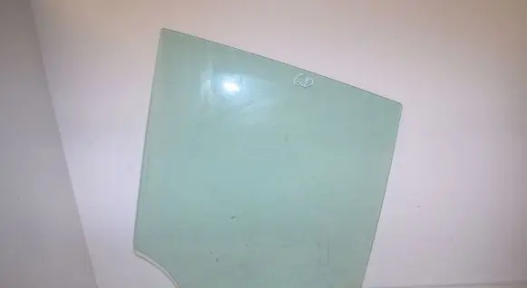 Rear door window glass
