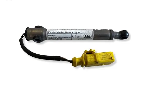 Audi A3 S3 8V Bonnet Pedestrian Airbag Actuator 8V0823823F