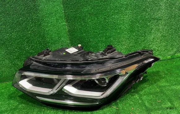 Volkswagen Tiguan Headlight/headlamp 5NN941081D