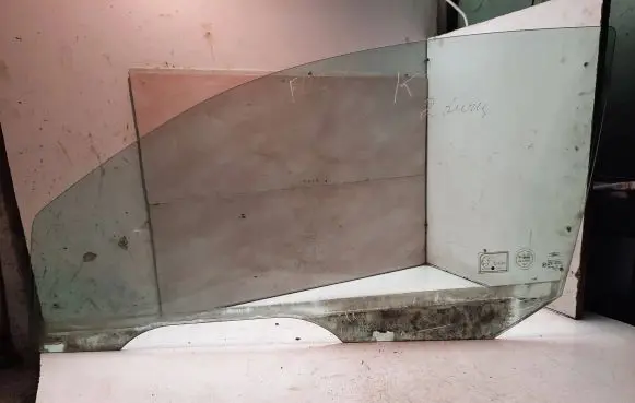 Ford Focus Front door window/glass (coupe) 43R001351 DOT448AS2M2