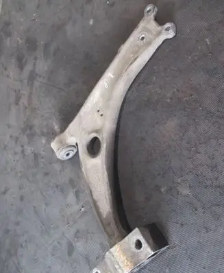 Volkswagen PASSAT B6 Front lower control arm/wishbone 3C0407153B