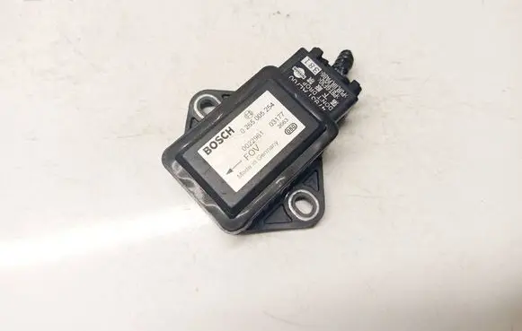 Nissan X-Trail T30 ESP acceleration yaw rate sensor 0265005254
