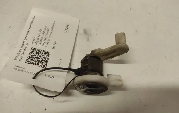 Renault Megane I Front door lock (next to the handle)