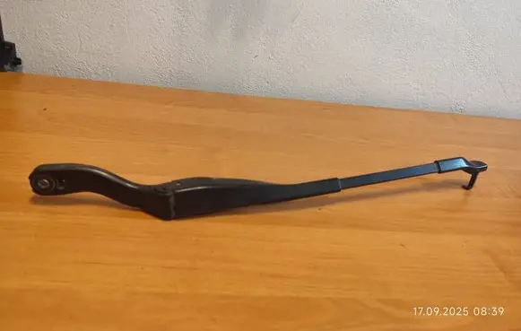 Mercedes-Benz E W211 Front wiper blade arm A2118200344