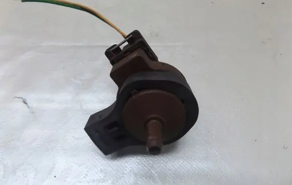 Peugeot 206 CC Vacuum valve 