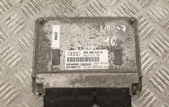 Audi A3 S3 8L Engine control unit/module 06A906033N