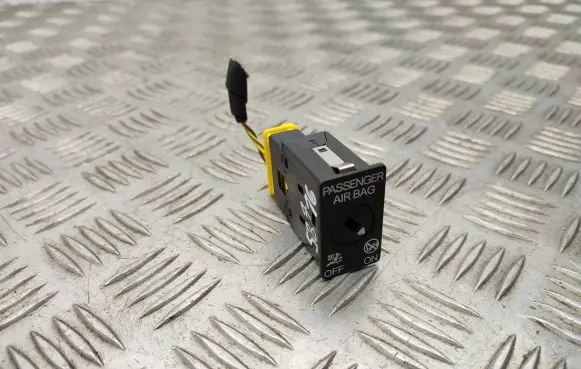 Passenger airbag on/off switch