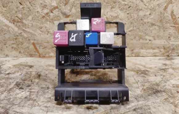 Mercedes-Benz S W140 Relay mounting block 1405456440
