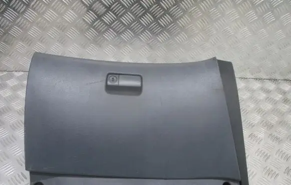 Nissan Primera Glove box