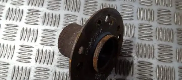 Mercedes-Benz Vaneo W414 Rear wheel hub