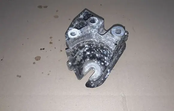 Ford Focus Engine mounting bracket 3M516030BE