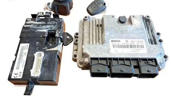Renault Trafic II (X83) Engine ECU kit and lock set 281127746A