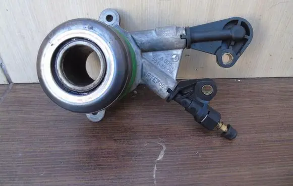 Mercedes-Benz Vito Viano W639 Clutch slave cylinder a0002541808