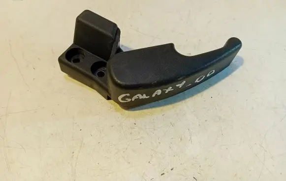 Engine bonnet (hood) release handle