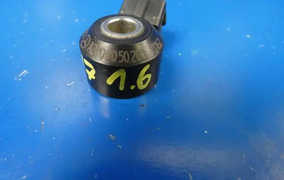 Mercedes-Benz CLA C117 X117 W117 Detonation knock sensor A2709050200