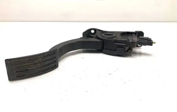 Volvo V40 Accelerator throttle pedal 31280595