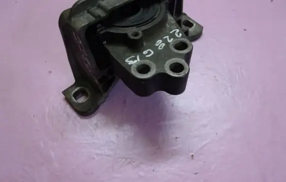 Ford Focus Engine mount bracket CV616F012EB 326E27