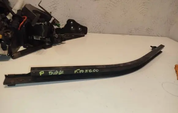 Renault Kangoo II Sliding door bottom rail 
