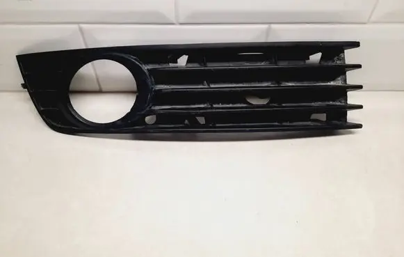 Audi A4 S4 B6 8E 8H Front bumper lower grill 8E0807682A