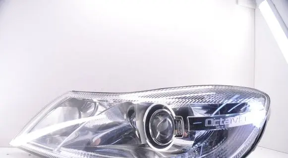 Skoda Octavia Mk2 (1Z) Headlight/headlamp 7L6941329B 1Z1941015G