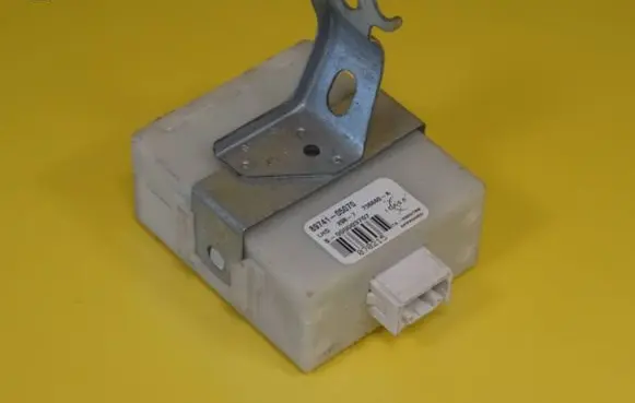 Toyota Avensis T250 Door control unit/module 89741-05070 8974105070