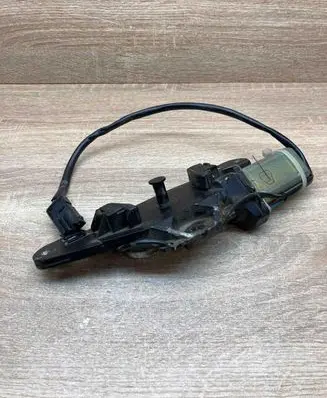 BMW 5 E39 Tailgate/trunk/boot lock/catch/latch 8362371