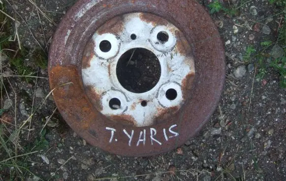 Toyota Yaris Front brake disc dust cover plate 