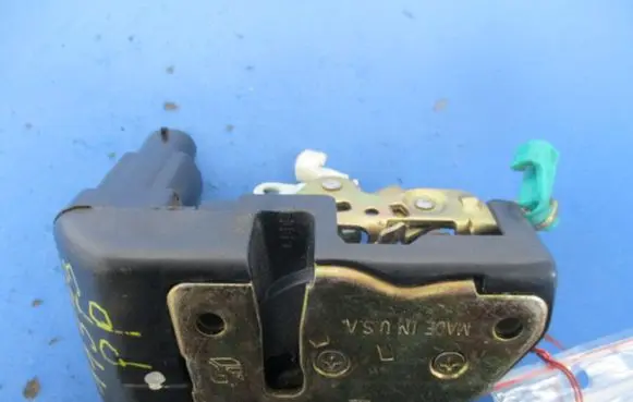 Chrysler Grand Voyager III Front door lock