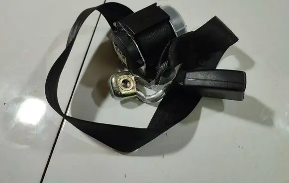 Middle seatbelt (rear)