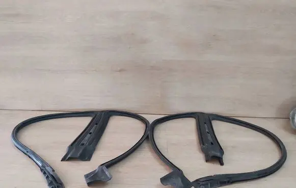 Subaru Impreza II Engine bonnet/hood hinges