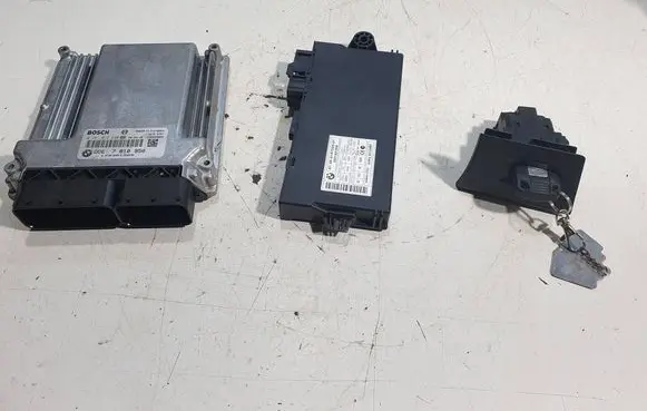 BMW 3 E90 E91 Engine ECU kit and lock set 0281015240 7810950