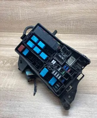 Lexus GS 300 350 430 450H Fuse module 8921153020