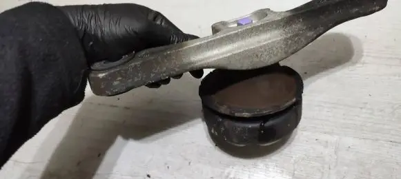 Volvo V40 Engine mount vacuum valve 31460727