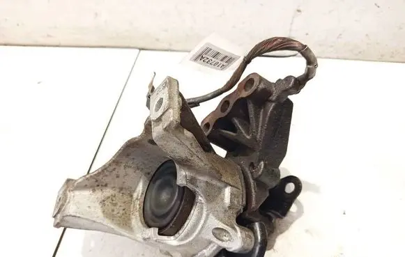 Engine mount bracket